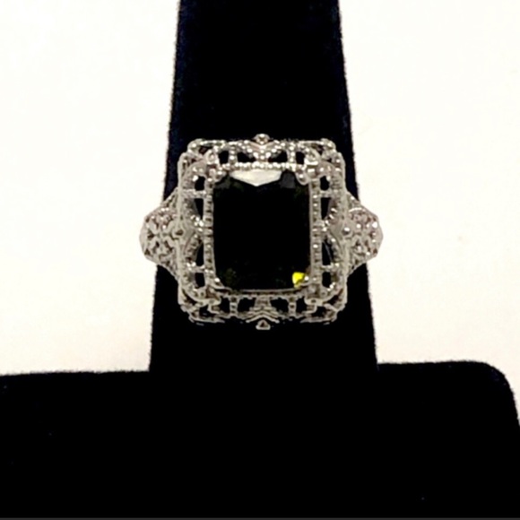 😀Sterling Silver Ring with Green Stone - Picture 5 of 9